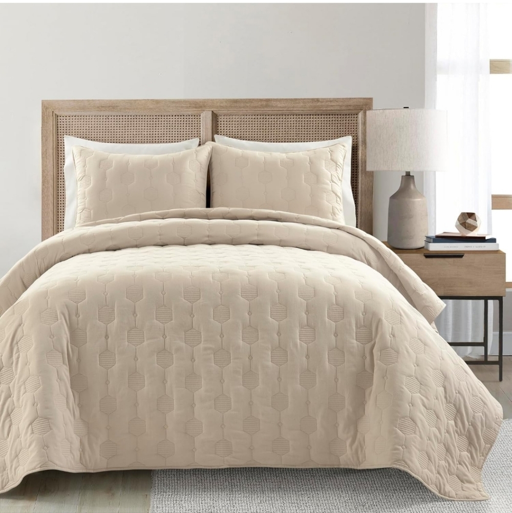 Lush Decor Hexagon Honeycomb Embroidered Textured Cotton 3 Piece Quilt Set, F/Q